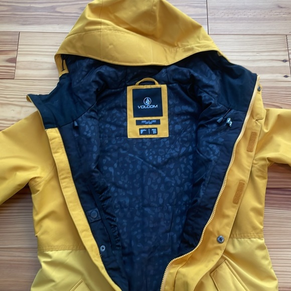 Volcom Women’s Ashler Insulated Snow Jacket - Picture 3 of 6